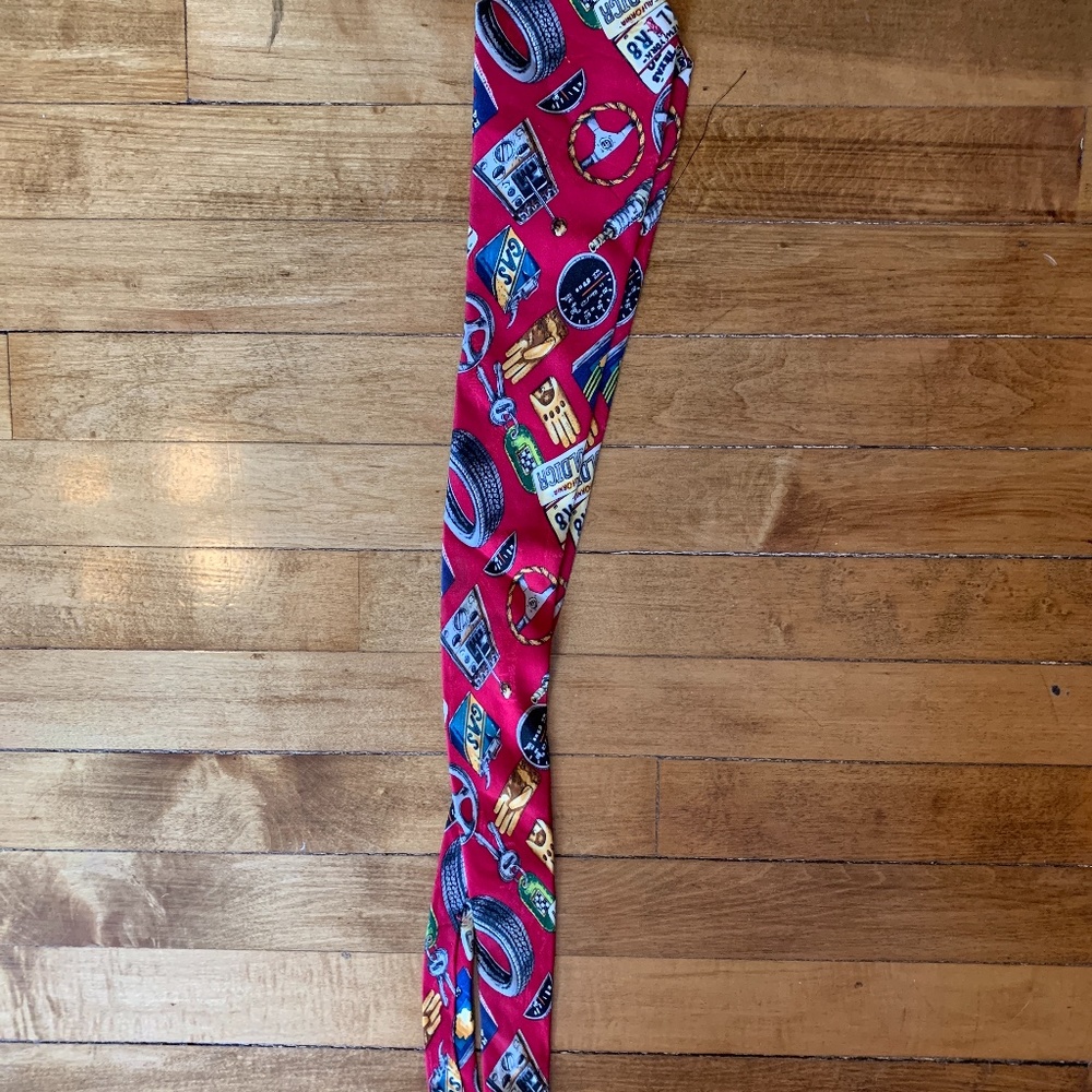 Nicole miller 1995 vintage silk tie. Excellent condition. Was 65 dollars in 95!!